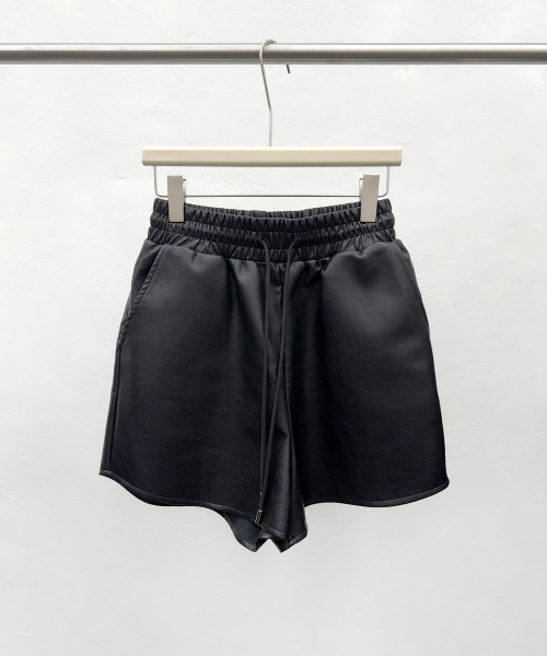 VASCARA（バスカラ）の「Faux Leather Banding Shorts Pants Black（その他パンツ・レディース・ブラック・FREE/LARGE）」の5枚目の写真