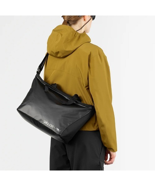 SALOMON（サロモン）の「SALOMON EXTENDED TOTEBAG SMALL / サロモン エクステンデッド トートバッグ スモール / LC2723400（ショルダーバッグ・メンズ・ブラック・FREE）」の5枚目の写真