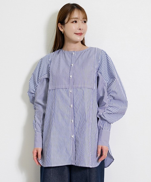 CHhdmn(シーエイチヒデモン)の「ストライプチュニックシャツ レディース ビブヨーク ギャザースリーブ ボリューム袖 体型カバー セミロング丈 ブラウス(シャツ/ブラウス・レディース・ブルー系その他/ホワイト系その他・M/L)」の2枚目の写真