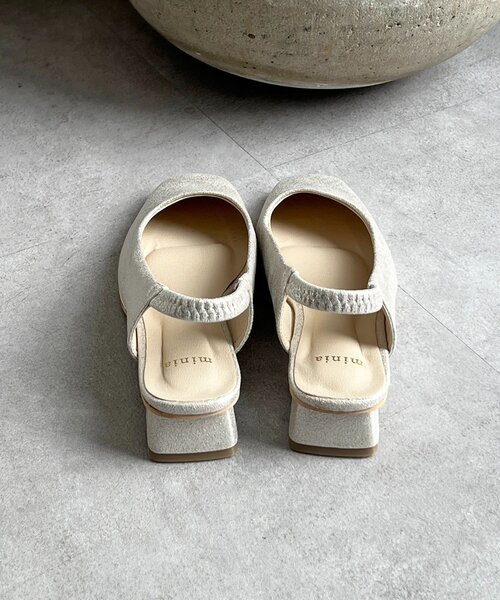 un dix cors（アンディコール）の「バックバンドスクエアパンプス（ブーツ・レディース・シルバー/ブラック/ベージュ・MEDIUM/LARGE）」の20枚目の写真