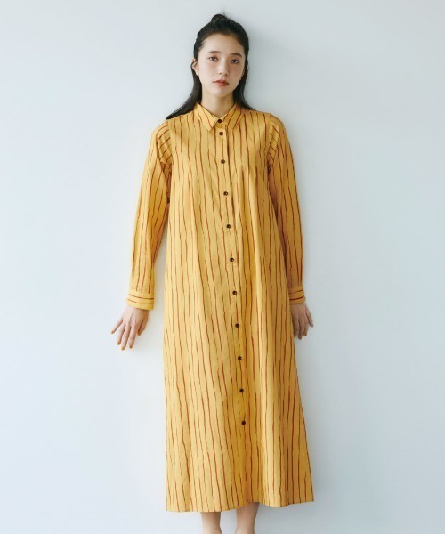 THREE FIFTY STANDARD(スリーフィフティースタンダード)の「THREE FIFTY STANDARD 手で書いたようなストライプ柄のプリントワンピース〈イエロー〉(シャツワンピース・レディース・イエロー系その他・3L/LL/L/M)」の1枚目の写真