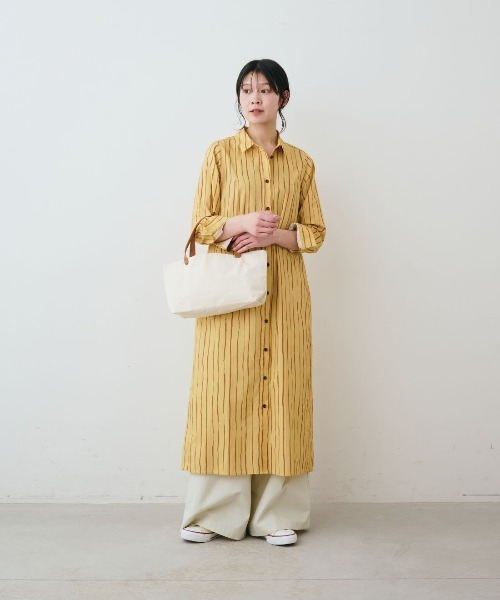 THREE FIFTY STANDARD(スリーフィフティースタンダード)の「THREE FIFTY STANDARD 手で書いたようなストライプ柄のプリントワンピース〈イエロー〉(シャツワンピース・レディース・イエロー系その他・3L/LL/L/M)」の2枚目の写真