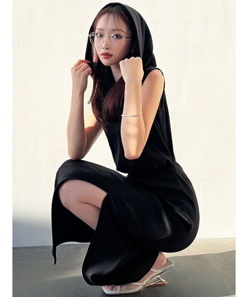 RESEXXY(リゼクシー)の「スウェットフーディワンピース(ワンピース・レディース・ブラック/ホワイト/グレー・FREE)」の2枚目の写真