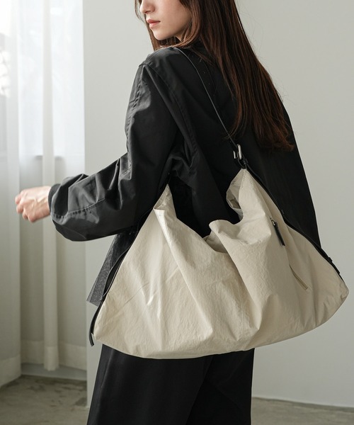 mili an deni(ミリアンデニ)の「2WAYナイロンショルダーバッグ(ショルダーバッグ・レディース・アイボリー/ブラック・F)」の2枚目の写真