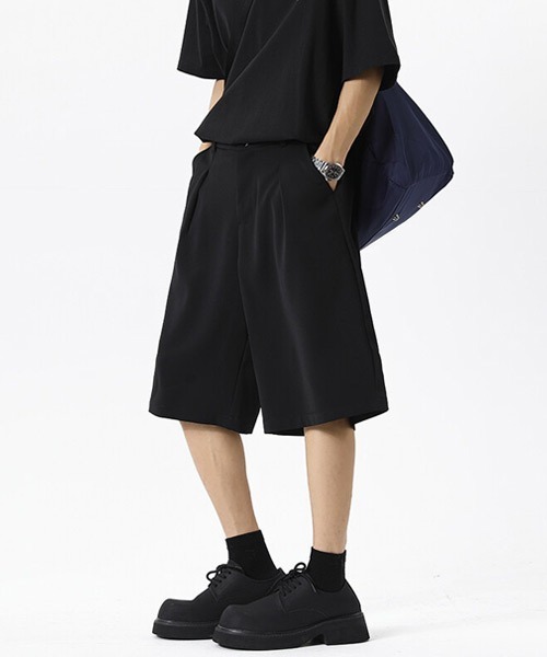 Ressaca(レサーカ)の「ルーズシルエットタックワイドスラックスショートパンツ(スラックス・メンズ・ブラック・M/L)」の1枚目の写真