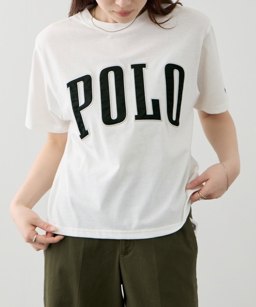 Mac-House(マックハウス)の「POLO BCS フロントロゴ ツイルワッペン クロップドTシャツ(Tシャツ/カットソー・レディース・ホワイト/ネイビー/ワイン/アッシュグレー・M/L)」の1枚目の写真