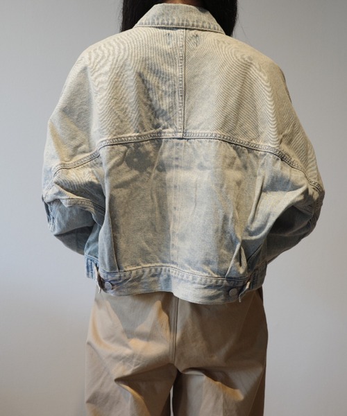 beautiful people（ビューティフルピープル）の「beautiful people selvedge denim o/d no shoulder blouson（デニムジャケット・レディース・ベージュ・FREE）」の2枚目の写真