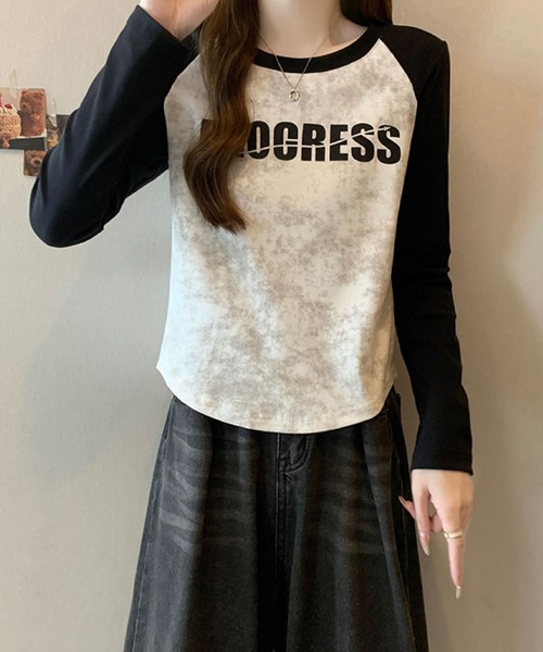 2ly2(トゥーリートゥー)の「ロゴプリント ラグランTシャツ(Tシャツ/カットソー・レディース・ベージュ/カーキ/グレー・FREE)」の5枚目の写真