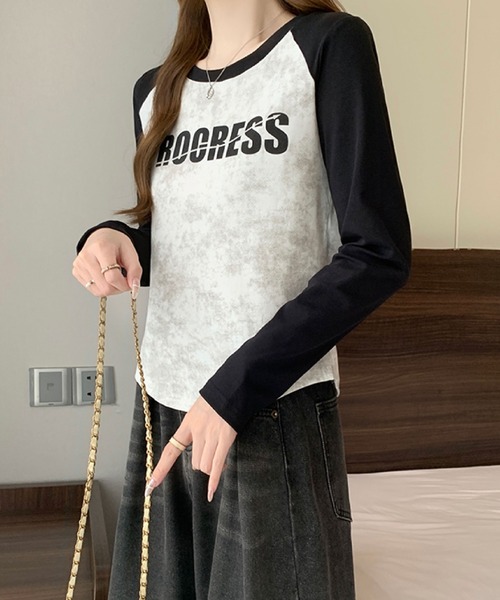2ly2(トゥーリートゥー)の「ロゴプリント ラグランTシャツ(Tシャツ/カットソー・レディース・ベージュ/カーキ/グレー・FREE)」の9枚目の写真