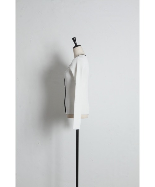tocco closet(トッコ クローゼット)の「【ZOZO限定】フロントオープンライクバイカラーリブニットトップス(ニット/セーター・レディース・ネイビー×ホワイト/ホワイト×ブラック・M)」の20枚目の写真