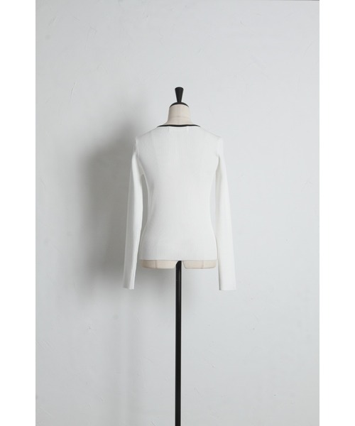 tocco closet(トッコ クローゼット)の「【ZOZO限定】フロントオープンライクバイカラーリブニットトップス(ニット/セーター・レディース・ネイビー×ホワイト/ホワイト×ブラック・M)」の21枚目の写真