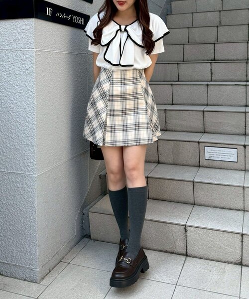 continuer de NICE CLAUP(コンティニューデナイスクラップ)の「フェミニンな魅力を放つ、半袖リボンTOPS(ニット/セーター・レディース・オフホワイト/グレー/ピンク/ネイビー・FREE)」の8枚目の写真