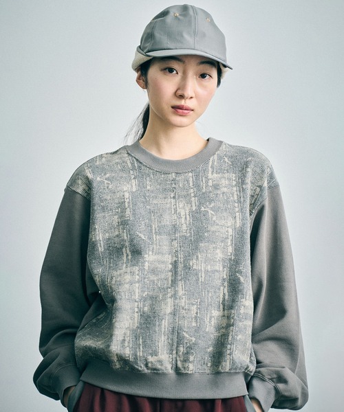 sneeuw(スニュウ)の「カンプリントプルオーバー(スウェット・レディース・チャコールグレー/グレー・3/1)」の1枚目の写真