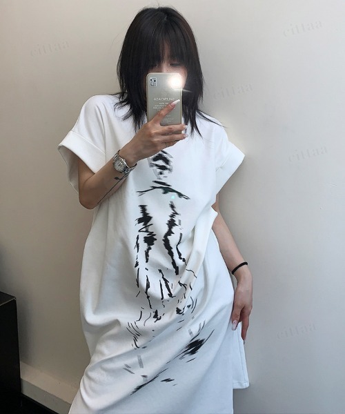 Dalfwin（ダールフィン）の「韓国ファッション Phantomプリントフレンチスリーブロング丈ワンピース（ワンピース・レディース・ホワイト・FREE）」の3枚目の写真