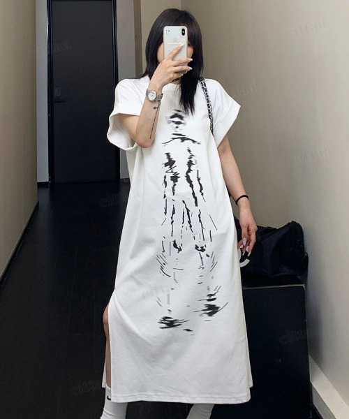 Dalfwin（ダールフィン）の「韓国ファッション Phantomプリントフレンチスリーブロング丈ワンピース（ワンピース・レディース・ホワイト・FREE）」の4枚目の写真