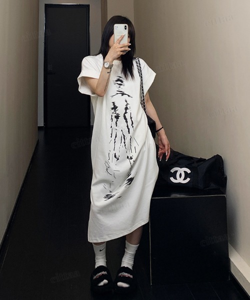 Dalfwin（ダールフィン）の「韓国ファッション Phantomプリントフレンチスリーブロング丈ワンピース（ワンピース・レディース・ホワイト・FREE）」の5枚目の写真