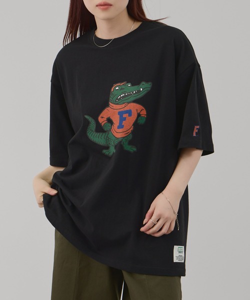 DISCUS(ディスカス)の「【DISCUS】アソートグラフィックプリント クルーネック半袖Tシャツ(Tシャツ/カットソー・レディース・ブラック/ホワイト系その他3/ブラック系1/ホワイト系その他/スミクロ/ホワイト系その他2/ネイビー/ホワイト・M/L)」の1枚目の写真