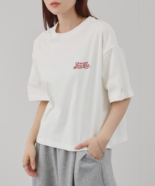 DISCUS(ディスカス)の「【DISCUS】アソートグラフィックプリント クルーネック半袖Tシャツ(Tシャツ/カットソー・レディース・ブラック/ホワイト系その他3/ブラック系1/ホワイト系その他/スミクロ/ホワイト系その他2/ネイビー/ホワイト・M/L)」の9枚目の写真