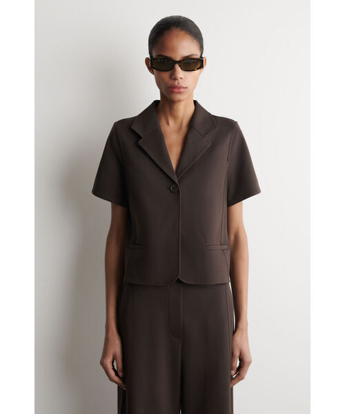 COS（コス）の「ツイルジャージー 半袖ブレザー（その他アウター・レディース・ダークブラウン系1/ブラック・XS/L/XL/S/M）」の2枚目の写真