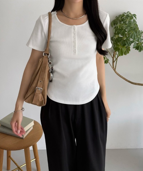 callautia(カラウティア)の「ヘンリーネックトップス(Tシャツ/カットソー・レディース・ホワイト/ブラック/ブラック系その他/ホワイト系その他・MEDIUM/SMALL)」の5枚目の写真