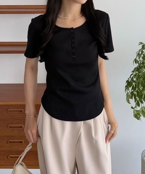 callautia(カラウティア)の「ヘンリーネックトップス(Tシャツ/カットソー・レディース・ホワイト/ブラック/ブラック系その他/ホワイト系その他・MEDIUM/SMALL)」の11枚目の写真