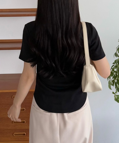 callautia(カラウティア)の「ヘンリーネックトップス(Tシャツ/カットソー・レディース・ホワイト/ブラック/ブラック系その他/ホワイト系その他・MEDIUM/SMALL)」の12枚目の写真