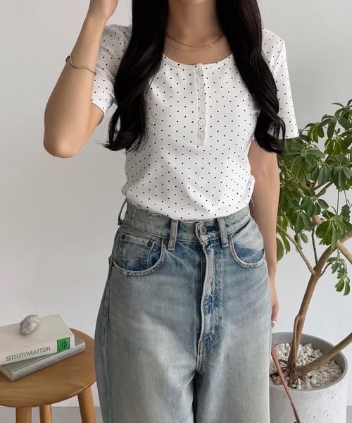 callautia(カラウティア)の「ヘンリーネックトップス(Tシャツ/カットソー・レディース・ホワイト/ブラック/ブラック系その他/ホワイト系その他・MEDIUM/SMALL)」の13枚目の写真