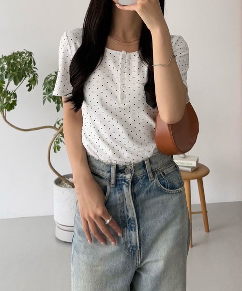 callautia(カラウティア)の「ヘンリーネックトップス(Tシャツ/カットソー・レディース・ホワイト/ブラック/ブラック系その他/ホワイト系その他・MEDIUM/SMALL)」の15枚目の写真