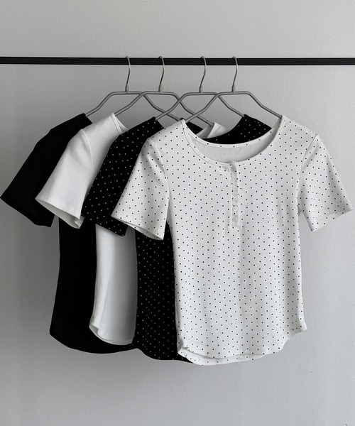 callautia(カラウティア)の「ヘンリーネックトップス(Tシャツ/カットソー・レディース・ホワイト/ブラック/ブラック系その他/ホワイト系その他・MEDIUM/SMALL)」の19枚目の写真