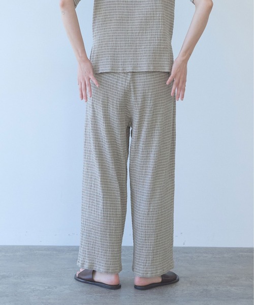 yuni(ユニ )の「高島ちぢみマルチボーダーeasy pants(その他パンツ・レディース・ベージュ/ブルー・FREE)」の14枚目の写真