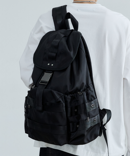 MAISON MINED（メゾンミネド）の「EYELET THREE-POCKET BUCKLE BACKPACK BLACK（バックパック/リュック・メンズ・その他・FREE）」の2枚目の写真