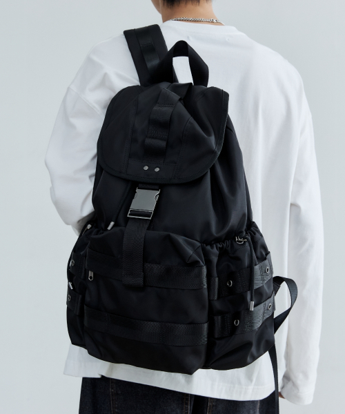 MAISON MINED（メゾンミネド）の「EYELET THREE-POCKET BUCKLE BACKPACK BLACK（バックパック/リュック・メンズ・その他・FREE）」の4枚目の写真