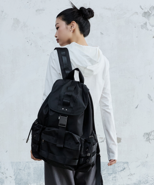 MAISON MINED（メゾンミネド）の「EYELET THREE-POCKET BUCKLE BACKPACK BLACK（バックパック/リュック・メンズ・その他・FREE）」の6枚目の写真