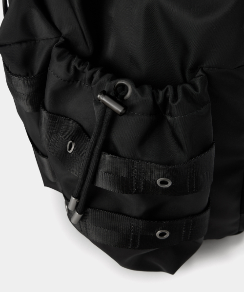MAISON MINED（メゾンミネド）の「EYELET THREE-POCKET BUCKLE BACKPACK BLACK（バックパック/リュック・メンズ・その他・FREE）」の9枚目の写真