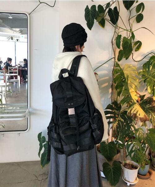 MAISON MINED（メゾンミネド）の「EYELET THREE-POCKET BUCKLE BACKPACK BLACK（バックパック/リュック・メンズ・その他・FREE）」の19枚目の写真