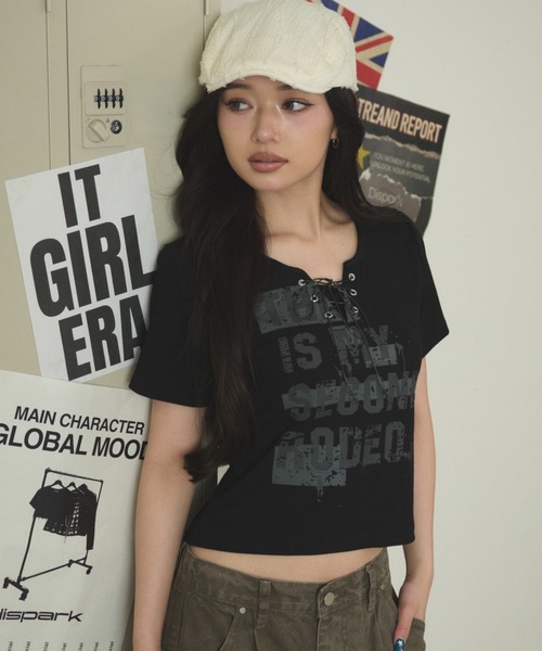 dispark(ディスパーク)の「DISPARK/【26年春新作】/レースアップグランジロゴT(Tシャツ/カットソー・レディース・ホワイト/ブラック・FREE)」の1枚目の写真