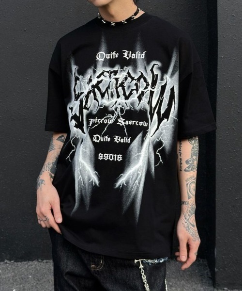 lilful(リルフル)の「【26年春夏新作】Y2Kグラフィックロゴプリント ビッグシルエットTシャツ(Tシャツ/カットソー・メンズ・ホワイト/ブラック・L/M)」の2枚目の写真