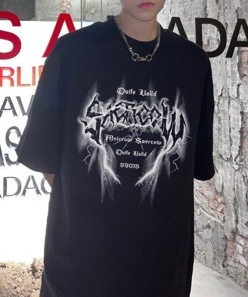 lilful(リルフル)の「【26年春夏新作】Y2Kグラフィックロゴプリント ビッグシルエットTシャツ(Tシャツ/カットソー・メンズ・ホワイト/ブラック・L/M)」の6枚目の写真