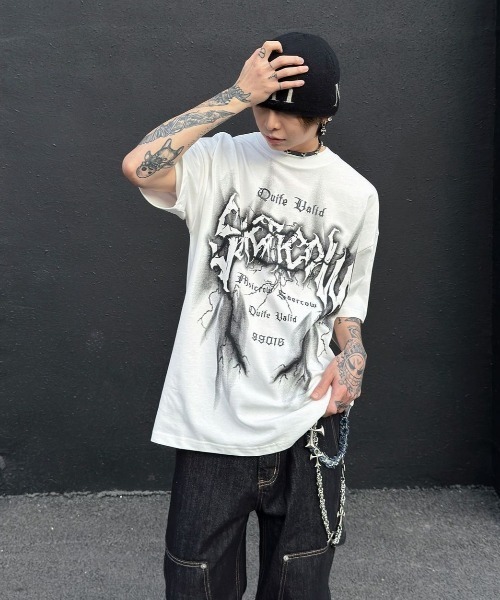 lilful(リルフル)の「【26年春夏新作】Y2Kグラフィックロゴプリント ビッグシルエットTシャツ(Tシャツ/カットソー・メンズ・ホワイト/ブラック・L/M)」の3枚目の写真