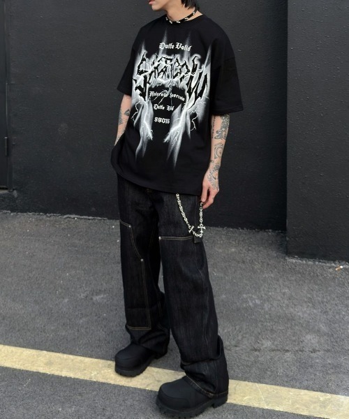 lilful(リルフル)の「【26年春夏新作】Y2Kグラフィックロゴプリント ビッグシルエットTシャツ(Tシャツ/カットソー・メンズ・ホワイト/ブラック・L/M)」の4枚目の写真