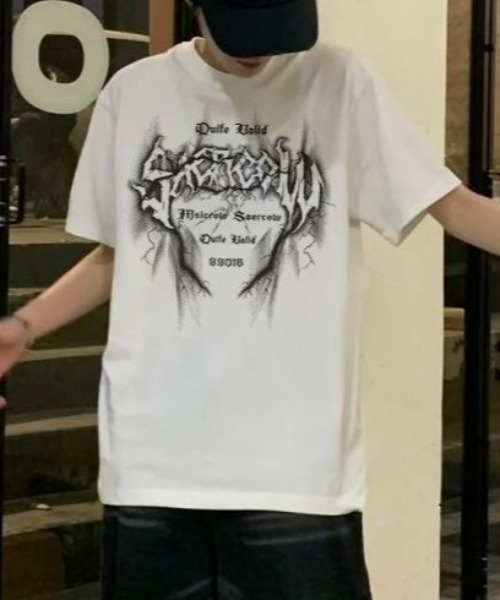 lilful(リルフル)の「【26年春夏新作】Y2Kグラフィックロゴプリント ビッグシルエットTシャツ(Tシャツ/カットソー・メンズ・ホワイト/ブラック・L/M)」の8枚目の写真