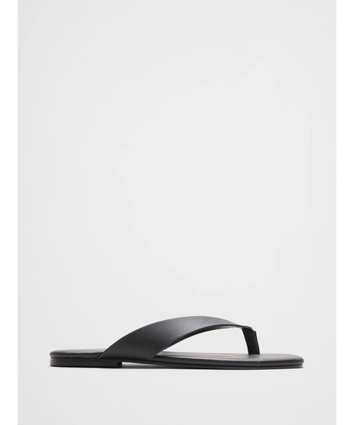 BANANA REPUBLIC FACTORY STORE(バナナリパブリック ファクトリーストア)の「BANANA REPUBLIC FACTORY STORE ヴィーガンレザー フリップフロップサンダル(サンダル・レディース・ホワイト/ブラック・6/7/8)」の1枚目の写真