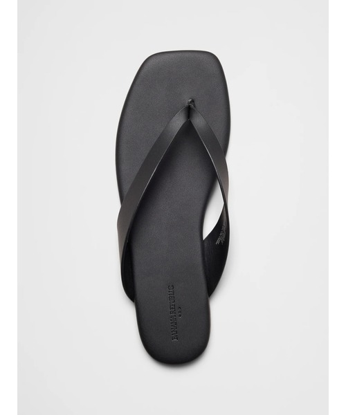 BANANA REPUBLIC FACTORY STORE(バナナリパブリック ファクトリーストア)の「BANANA REPUBLIC FACTORY STORE ヴィーガンレザー フリップフロップサンダル(サンダル・レディース・ホワイト/ブラック・6/7/8)」の5枚目の写真
