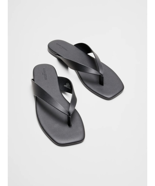 BANANA REPUBLIC FACTORY STORE(バナナリパブリック ファクトリーストア)の「BANANA REPUBLIC FACTORY STORE ヴィーガンレザー フリップフロップサンダル(サンダル・レディース・ホワイト/ブラック・6/7/8)」の3枚目の写真