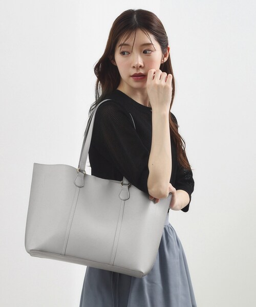grove(グローブ)の「ラインハンドルあおりA4トート(トートバッグ・レディース・ライトグレー/ブラック/ナチュラル・00)」の4枚目の写真