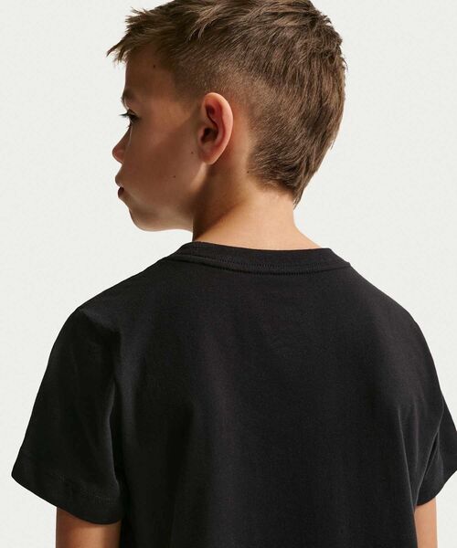 NIKE(ナイキ)の「ナイキ スポーツウェア ジュニア Tシャツ / Nike Sportswear Big Kids' T-Shirt II9940-010 Black(Tシャツ/カットソー・キッズ・ブラック・160/150/140/130)」の2枚目の写真