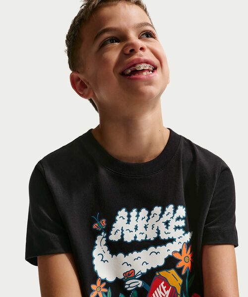 NIKE(ナイキ)の「ナイキ スポーツウェア ジュニア Tシャツ / Nike Sportswear Big Kids' T-Shirt II9940-010 Black(Tシャツ/カットソー・キッズ・ブラック・160/150/140/130)」の3枚目の写真