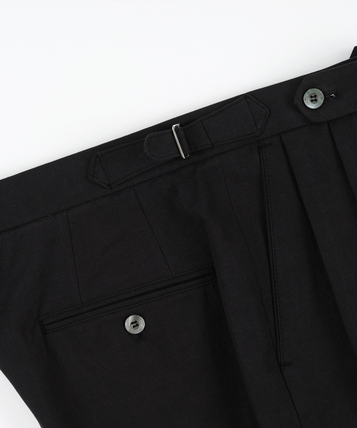 BELLIEF(ベリーフ)の「Essential Linen Cotton Twill Adjust 2-Pleated Relaxed Chino (Black)(その他パンツ・メンズ・その他・LARGE/MEDIUM/X-LARGE)」の4枚目の写真