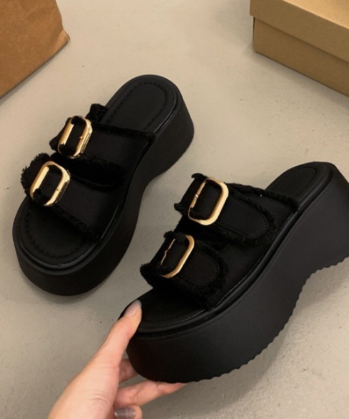 LAC-VERT(ラック・ヴェール)の「ダブルベルト厚底サンダル(サンダル・レディース・ブラック/ブルー・LARGE/MEDIUM/SMALL)」の5枚目の写真
