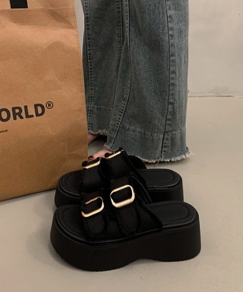 LAC-VERT(ラック・ヴェール)の「ダブルベルト厚底サンダル(サンダル・レディース・ブラック/ブルー・LARGE/MEDIUM/SMALL)」の7枚目の写真